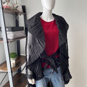 Marie Saint Pierre Elegant Black Pleated Women's Vest Size 0